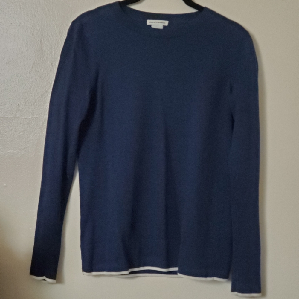 Club Monaco sweater size small